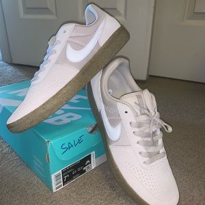 Nike SB Team Classic